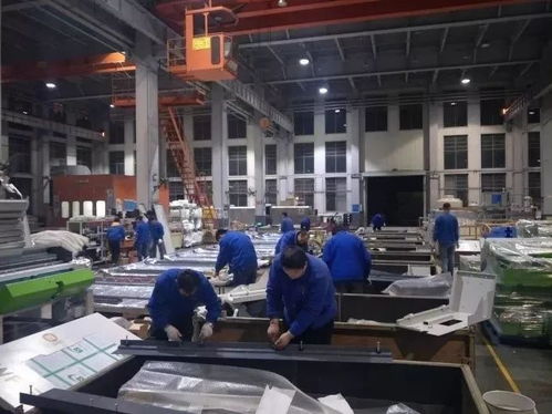 寒夜里的堅守 青島宏大清梳設備廠組織員工抗低溫戰(zhàn)嚴寒保高產(chǎn)