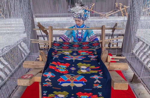 土家織錦 經(jīng)緯交錯(cuò) 斑斕千年